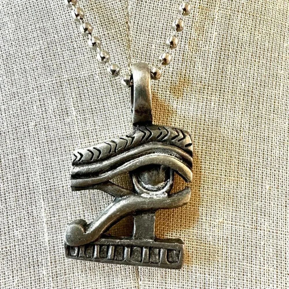 Egyptian eye of horus pendant neckalce